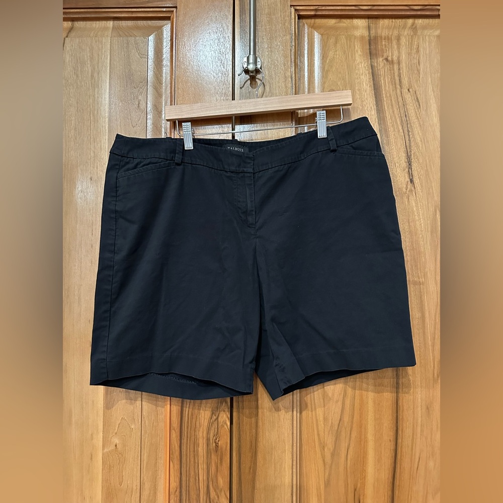 Talbots - Women’s Petite - Black Shorts 7.5” Inseam - Pockets - EUC - 16WP